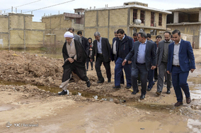 بازدید رئیس بنیاد برکت و امام جمعه شیراز از مناطق سیل زده ی شیراز