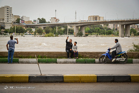 در حاشیه دزِ خروشان
