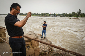 در حاشیه دزِ خروشان