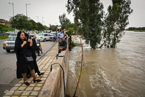در حاشیه دزِ خروشان