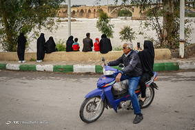 در حاشیه دزِ خروشان
