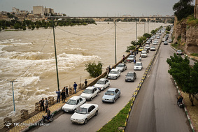 در حاشیه دزِ خروشان