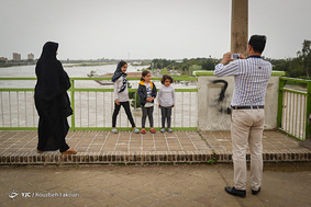 در حاشیه دزِ خروشان