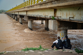 در حاشیه دزِ خروشان