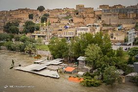 در حاشیه دزِ خروشان
