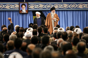 دیدار مسئولان نظام و سفرای اسلامی با رهبر انقلاب