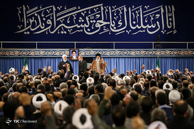 دیدار مسئولان نظام و سفرای اسلامی با رهبر انقلاب