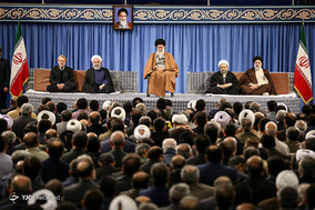 دیدار مسئولان نظام و سفرای اسلامی با رهبر انقلاب