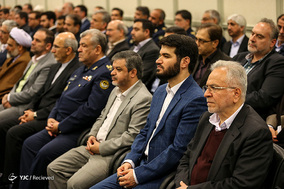 دیدار مسئولان نظام و سفرای اسلامی با رهبر انقلاب