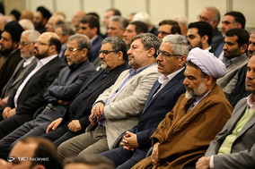 دیدار مسئولان نظام و سفرای اسلامی با رهبر انقلاب