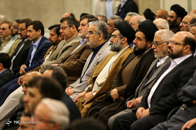دیدار مسئولان نظام و سفرای اسلامی با رهبر انقلاب