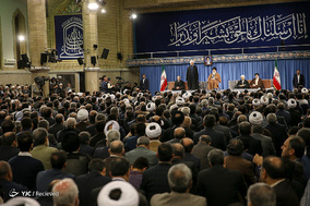 دیدار مسئولان نظام و سفرای اسلامی با رهبر انقلاب