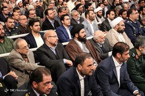 دیدار مسئولان نظام و سفرای اسلامی با رهبر انقلاب