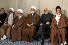 دیدار مسئولان نظام و سفرای اسلامی با رهبر انقلاب