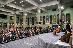 دیدار مسئولان نظام و سفرای اسلامی با رهبر انقلاب