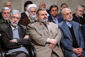 دیدار مسئولان نظام و سفرای اسلامی با رهبر انقلاب