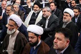 دیدار مسئولان نظام و سفرای اسلامی با رهبر انقلاب