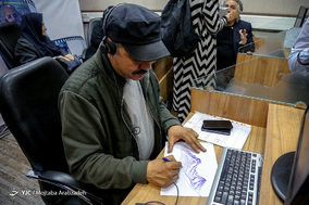 ارتباط تلفنی سعید آقاخانی بازیگر و کارگردان سریال نوروزی «نون خ» با مخاطبان در واحد 162 ارتباط با مخاطبان روابط عمومی رسانه ملی