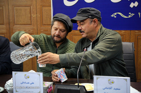 سعید آقاخانی بازیگر و کارگردان و علی صادقی بازیگر در نشست خبری سریال نوروزی «نون خ»