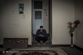 علیرضا هر روز باید ۶ صبح از خانه پدری خود واقع در مسکن مهر شهر لالی به سمت مدرسه حرکت کند تا بتواند به موقع به کلاس درس برسد.
شهر لالی / ۱ اسفند ۹۷