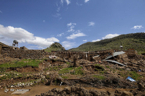 دُمرود؛ روستای به گِل نشسته