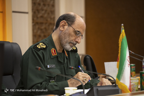 دیدار جمعی از هنرمندان بسیجی با سردار محمدحسین سپهر، جانشین سازمان بسیج مستضعفین