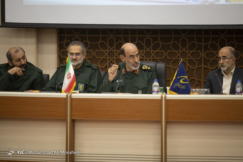 دیدار جمعی از هنرمندان بسیجی با سردار محمدحسین سپهر، جانشین سازمان بسیج مستضعفین