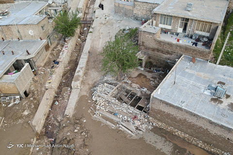به گِل نشستگان