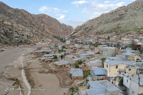 به گِل نشستگان