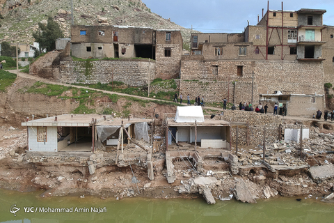 به گِل نشستگان