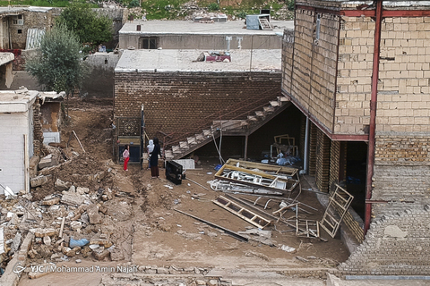 به گِل نشستگان