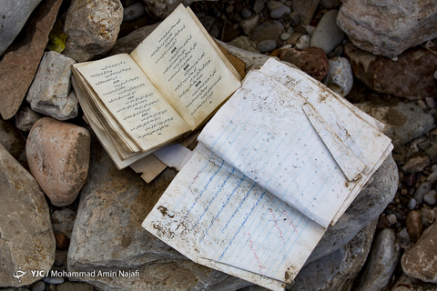 به گِل نشستگان