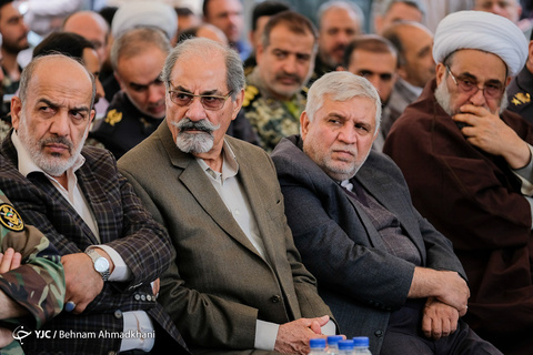 رونمایی از تقریظ رهبر انقلاب بر کتاب «در کمین گل سرخ»