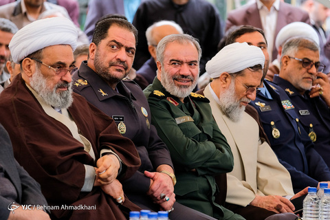 رونمایی از تقریظ رهبر انقلاب بر کتاب «در کمین گل سرخ»