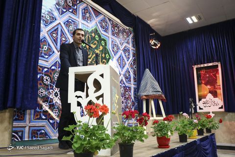 شعرخوانی سیدحمیدرضا برقعی، شاعر آیینی در مراسم رونمایی از پنجمین کتاب شعر خود با عنوان یحیی