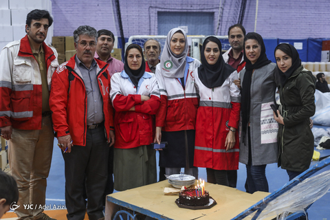 بسته بندی اقلام اهدایی به سیل‌زدگان لرستان