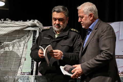 رونمایی از کتاب «مهران می‌خندد» زندگینامه و خاطرات مرزبان شهید «مهران اِقرع»