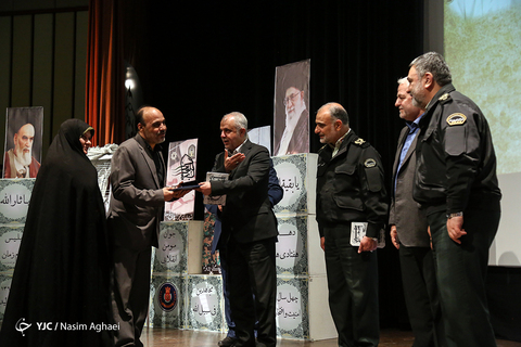 رونمایی از کتاب «مهران می‌خندد» زندگینامه و خاطرات مرزبان شهید «مهران اِقرع»