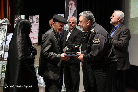 رونمایی از کتاب «مهران می‌خندد» زندگینامه و خاطرات مرزبان شهید «مهران اِقرع»