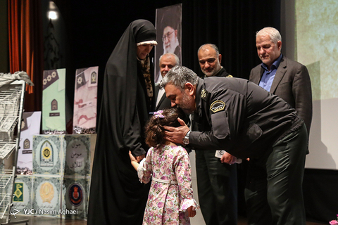 رونمایی از کتاب «مهران می‌خندد» زندگینامه و خاطرات مرزبان شهید «مهران اِقرع»