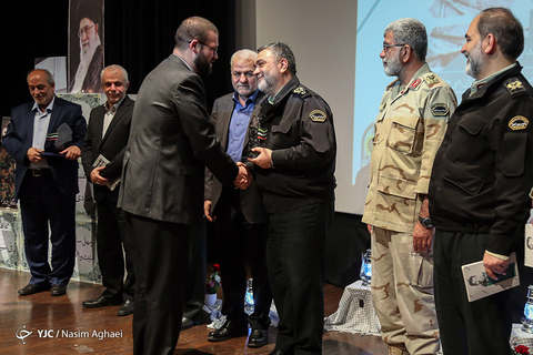 رونمایی از کتاب «مهران می‌خندد» زندگینامه و خاطرات مرزبان شهید «مهران اِقرع»