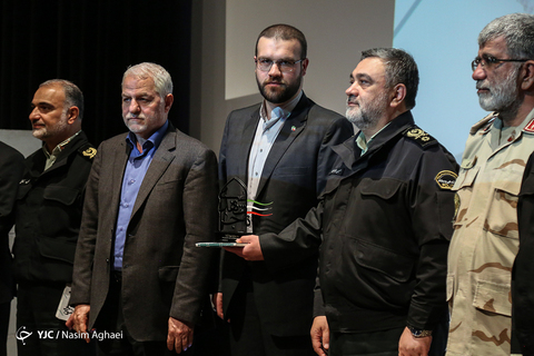 رونمایی از کتاب «مهران می‌خندد» زندگینامه و خاطرات مرزبان شهید «مهران اِقرع»