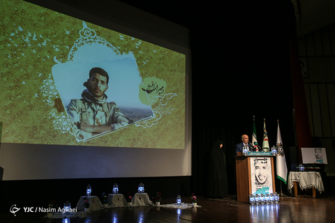 رونمایی از کتاب «مهران می‌خندد» زندگینامه و خاطرات مرزبان شهید «مهران اِقرع»