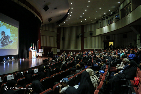رونمایی از کتاب «مهران می‌خندد» زندگینامه و خاطرات مرزبان شهید «مهران اِقرع»