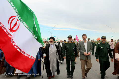زائران به سوی میعادگاه منتظران
