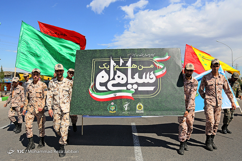 زائران به سوی میعادگاه منتظران