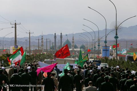 زائران به سوی میعادگاه منتظران