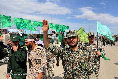 زائران به سوی میعادگاه منتظران