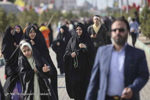 زائران به سوی میعادگاه منتظران