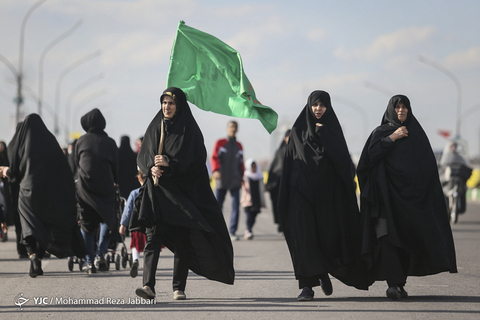 زائران به سوی میعادگاه منتظران